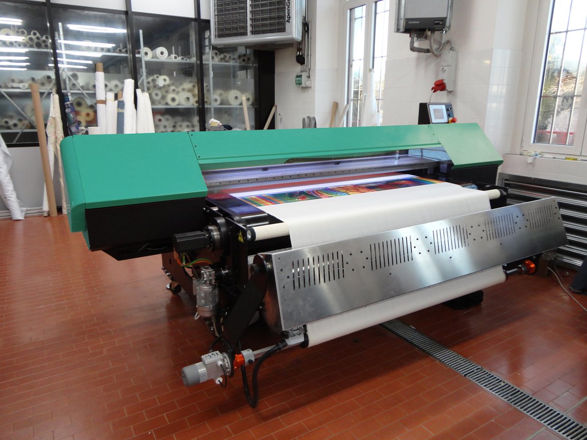 Side view of the textile belt printer